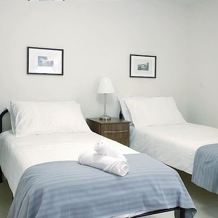 Two Bedroom Luxury Apt With Film Style Swansea Exterior foto