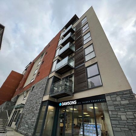 Two Bedroom Luxury Apt With Film Style Swansea Exterior foto